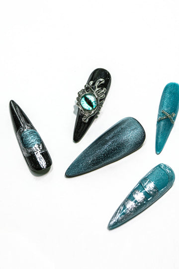 Spider-themed Decor Stiletto Shape Handmade Nail Art