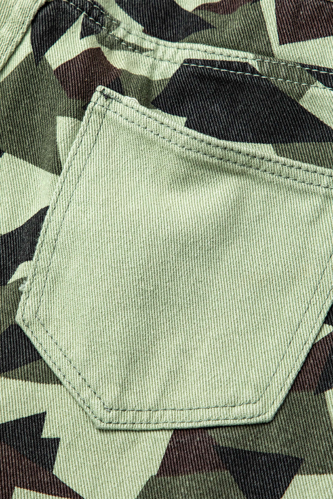 Camo Contrast Flap Pocket Straight Leg Jeans